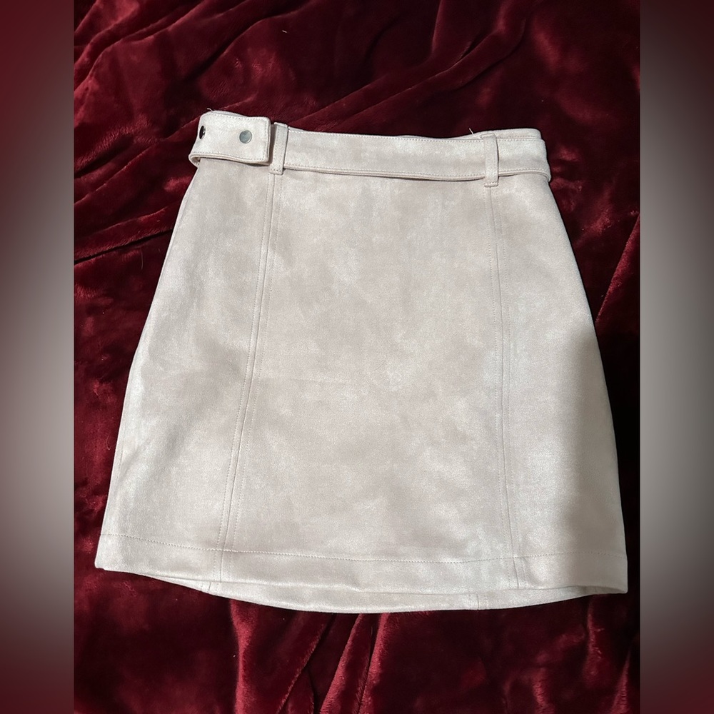 Haute Monde suede light pink skirt, size M. Took tags off never worn!
